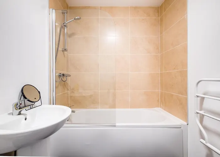 Lägenhet Amhc City Bradford City Centre One & Two Bedroom Apartments, 24 Hours Express Self Check In, Long Contractors Welcome, Paid Parking Available Nearby