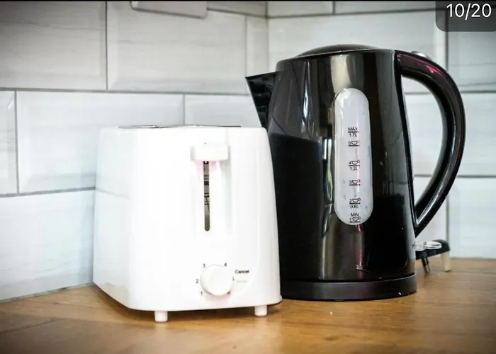 Amhc City Bradford City Centre One & Two Bedroom Apartments, 24 Hours Express Self Check In, Long Contractors Welcome, Paid Parking Available Nearby