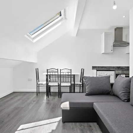 Bradford City Centre Apartments: Extended With Self Check-in Apartment