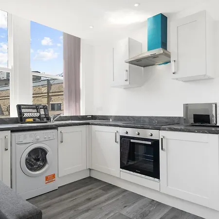 Amhc City Bradford City Centre One & Two Bedroom Apartments, 24 Hours Express Self Check In, Long Contractors Welcome, Paid Parking Available Nearby