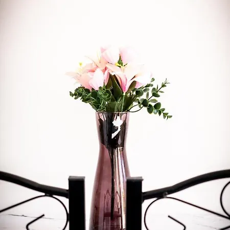 Amhc City Bradford City Centre One & Two Bedroom Apartments, 24 Hours Express Self Check In, Long Contractors Welcome, Paid Parking Available Nearby *