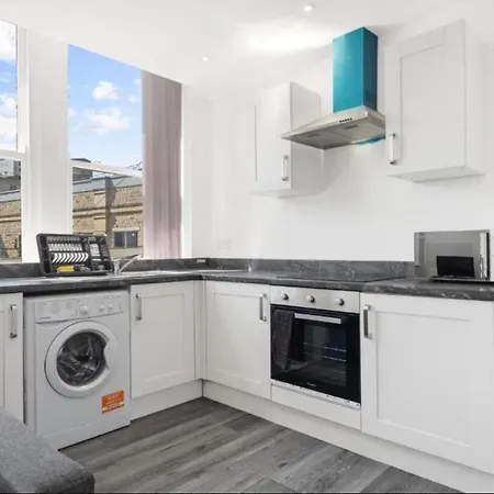 Amhc City Bradford City Centre One & Two Bedroom Apartments, 24 Hours Express Self Check In, Long Contractors Welcome, Paid Parking Available Nearby * Bradford (West Yorkshire)