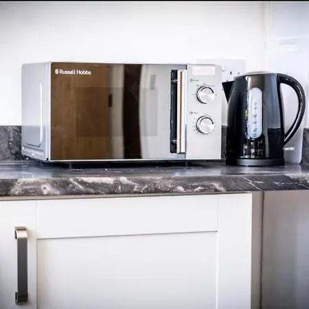 Amhc City Bradford City Centre One & Two Bedroom Apartments, 24 Hours Express Self Check In, Long Contractors Welcome, Paid Parking Available Nearby