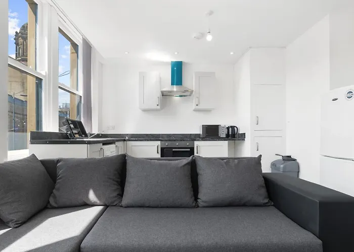 Amhc City Bradford City Centre One & Two Bedroom Apartments, 24 Hours Express Self Check In, Long Contractors Welcome, Paid Parking Available Nearby