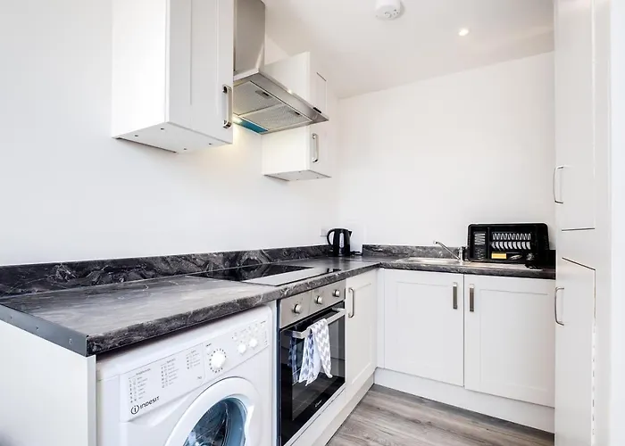 Amhc City Bradford City Centre One & Two Bedroom Apartments, 24 Hours Express Self Check In, Long Contractors Welcome, Paid Parking Available Nearby *