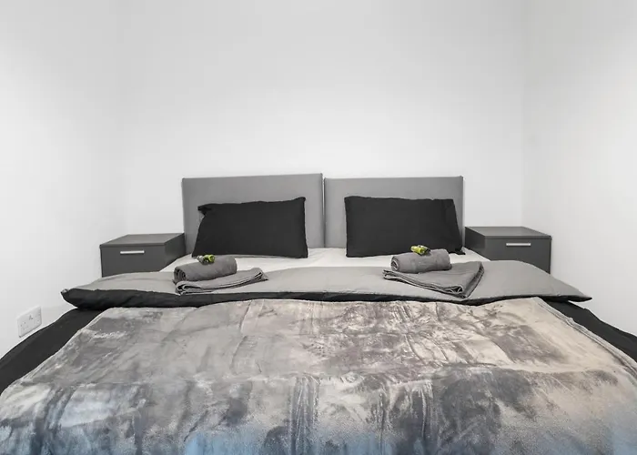 Amhc City Bradford City Centre One & Two Bedroom Apartments, 24 Hours Express Self Check In, Long Contractors Welcome, Paid Parking Available Nearby Апартаменты