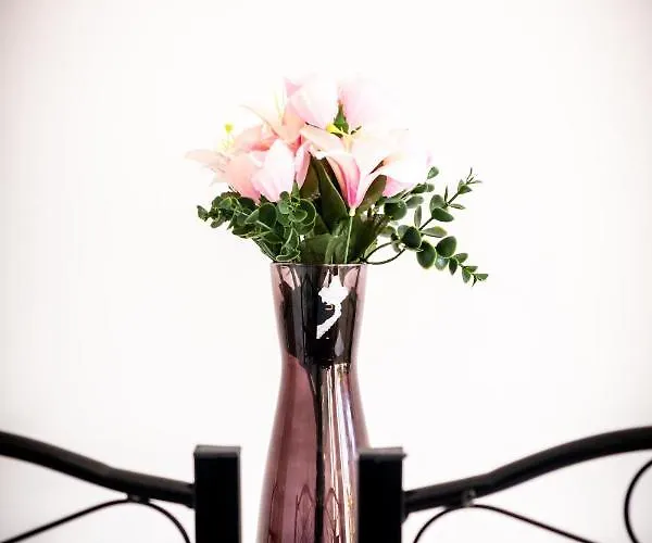 Amhc City Bradford City Centre One & Two Bedroom Apartments, 24 Hours Express Self Check In, Long Contractors Welcome, Paid Parking Available Nearby *