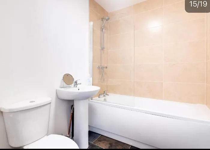 Апартаменты Amhc City Bradford City Centre One & Two Bedroom Apartments, 24 Hours Express Self Check In, Long Contractors Welcome, Paid Parking Available Nearby *