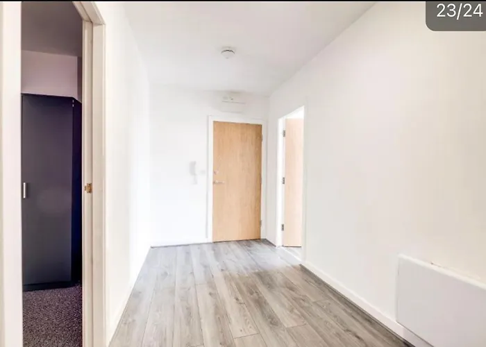 Amhc City Bradford City Centre One & Two Bedroom Apartments, 24 Hours Express Self Check In, Long Contractors Welcome, Paid Parking Available Nearby *