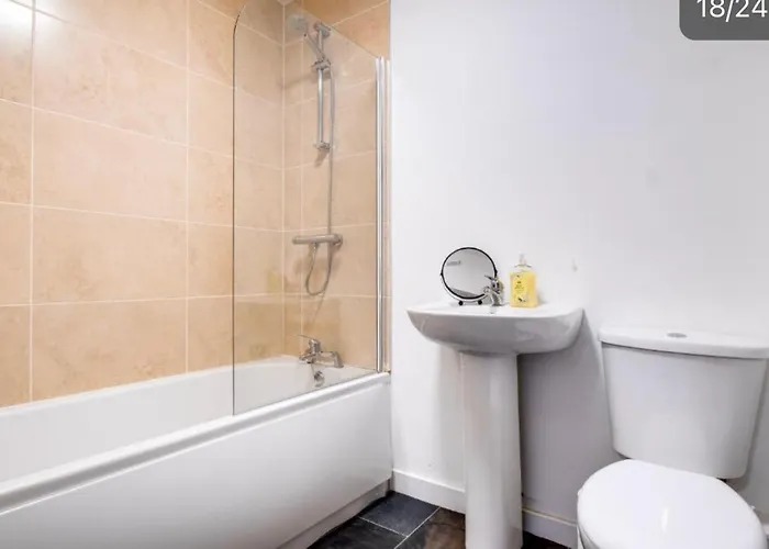 Amhc City Bradford City Centre One & Two Bedroom Apartments, 24 Hours Express Self Check In, Long Contractors Welcome, Paid Parking Available Nearby Апартаменты Брадфорд