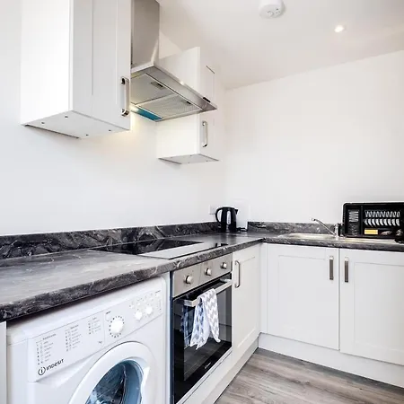 Amhc City Bradford City Centre One & Two Bedroom Apartments, 24 Hours Express Self Check In, Long Contractors Welcome, Paid Parking Available Nearby *