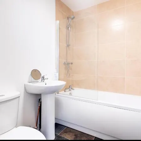 Lägenhet Amhc City Bradford City Centre One & Two Bedroom Apartments, 24 Hours Express Self Check In, Long Contractors Welcome, Paid Parking Available Nearby *