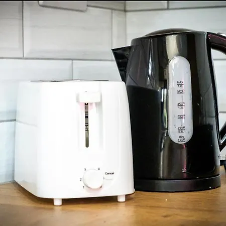 Amhc City Bradford City Centre One & Two Bedroom Apartments, 24 Hours Express Self Check In, Long Contractors Welcome, Paid Parking Available Nearby