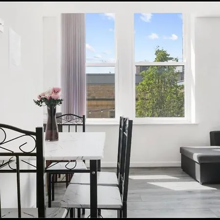 Amhc City Bradford City Centre One & Two Bedroom Apartments, 24 Hours Express Self Check In, Long Contractors Welcome, Paid Parking Available Nearby Bradford (West Yorkshire)